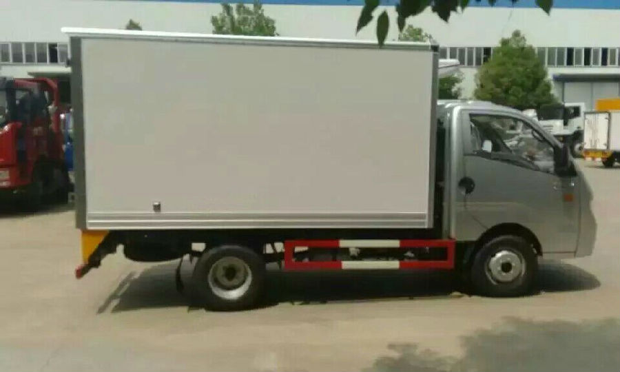 小型冷藏車