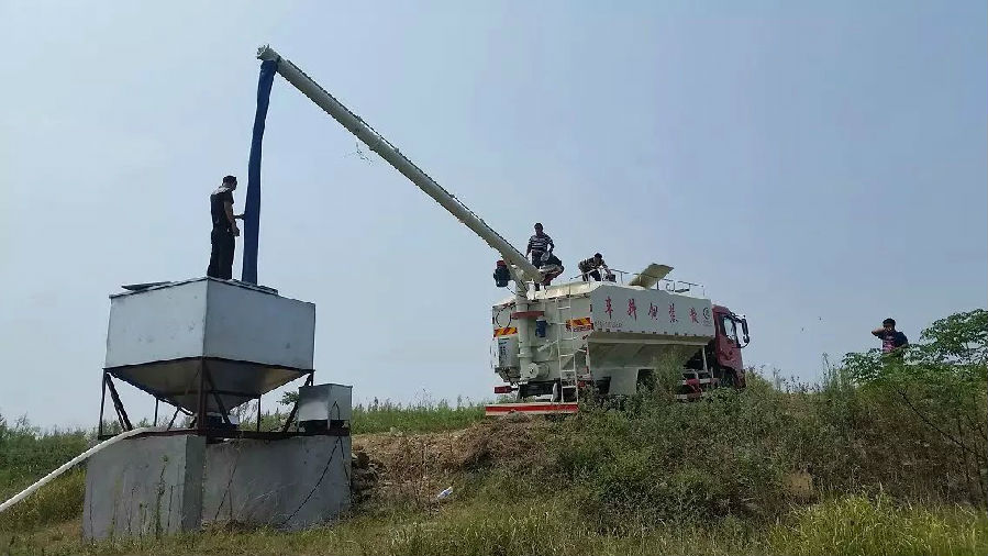 20方散裝飼料運(yùn)輸車(chē)