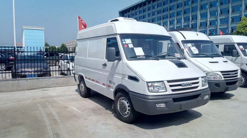 依維柯國五面包冷藏車