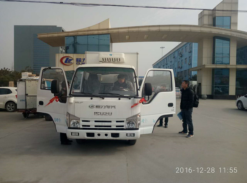 五十鈴雙排冷藏車