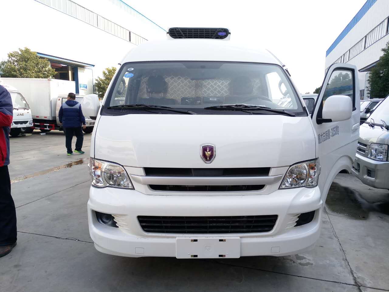 金杯大海獅國五面包冷藏車