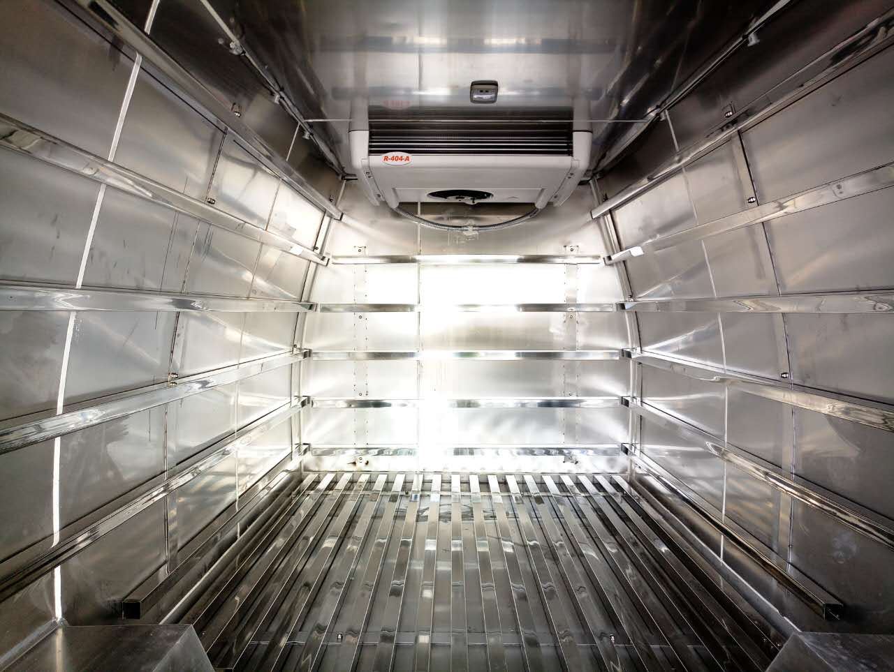 金杯大海獅國五面包冷藏車 (19).jpg