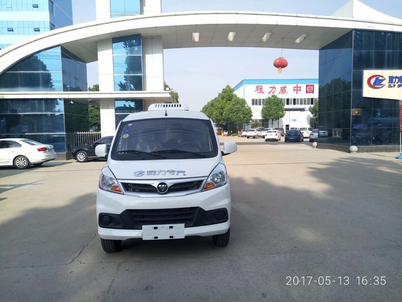 福田風(fēng)景V5面包冷藏車 (2).jpg