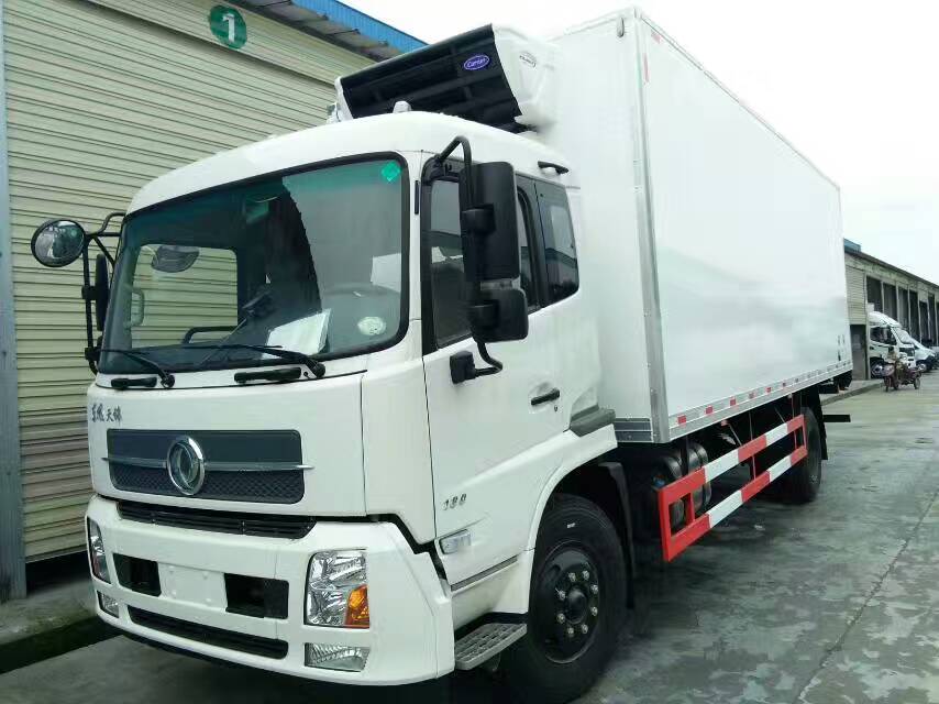 東風(fēng)天錦國五7米4冷藏車