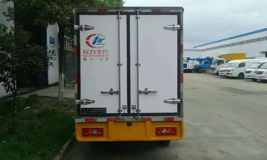 躍進小福星3米2柴油冷藏車 (1).jpg