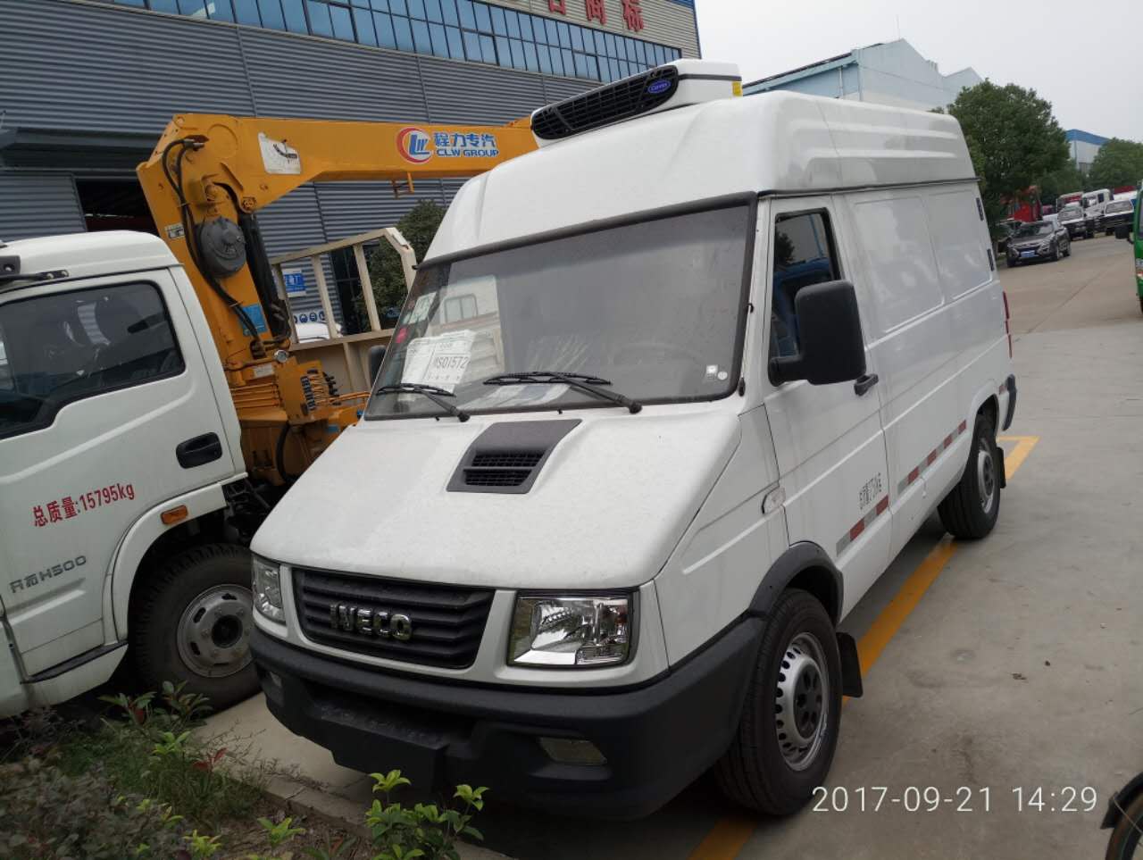 依維柯國(guó)五面包冷藏車(chē) (6).jpg