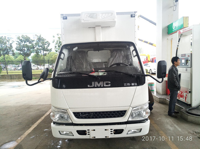 江鈴國五4米2冷藏車