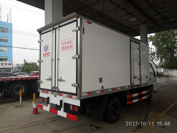 江鈴國五4米2冷藏車