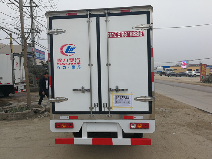 福田伽途2米8冷藏車(chē)