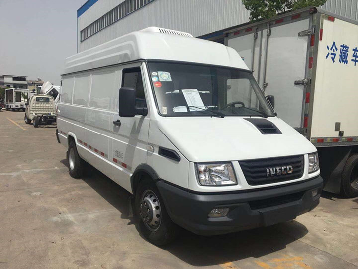 依維柯寶迪國五8方面包冷藏車