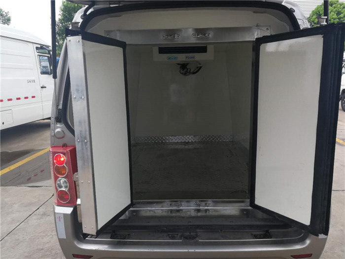 長(zhǎng)安國(guó)五面包冷藏車