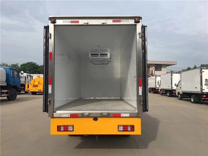 重汽王牌油氣兩用冷藏車 (6).jpg