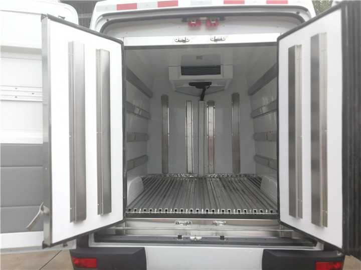 依維柯藥品面包冷藏車