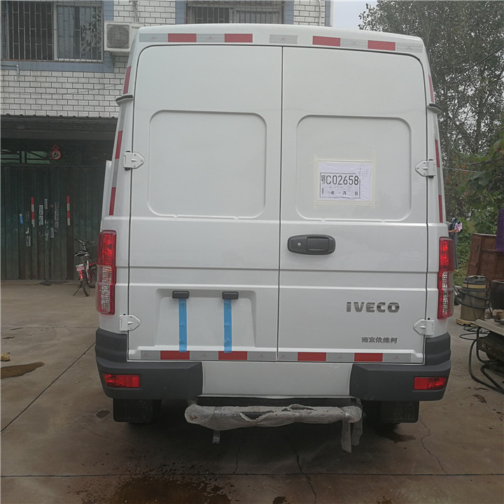 依維柯藥品面包冷藏車 (5).jpg