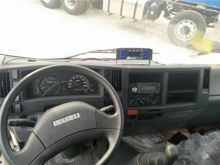 五十鈴KV600 4米2冷藏車 (5).jpg