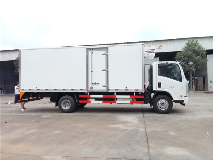 五十鈴5米9冷藏車