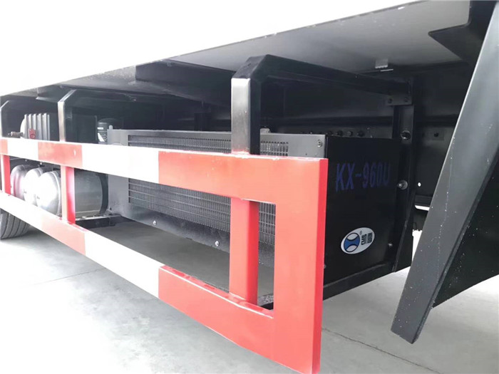 陜汽德龍9米6冷藏車 (7).jpg