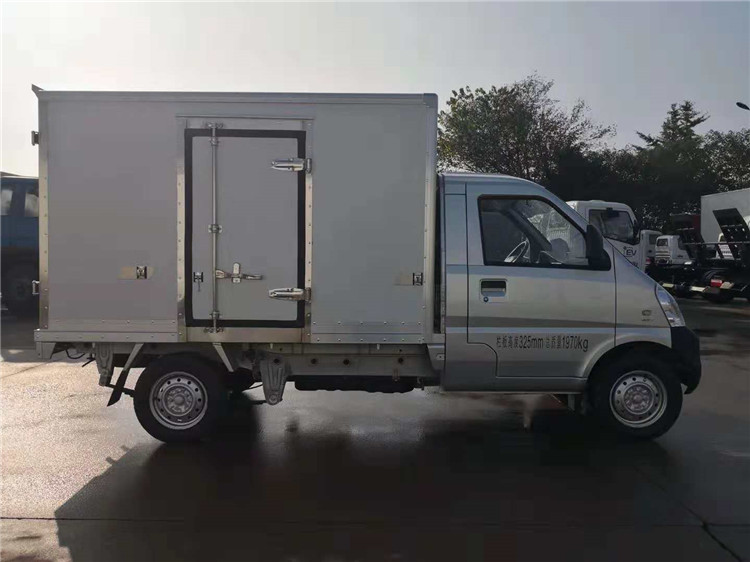 五菱2米4冷藏車