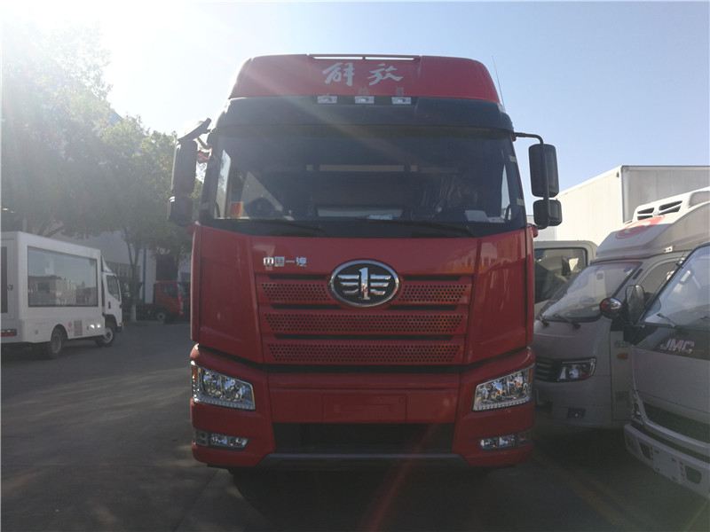 解放9米6冷藏車