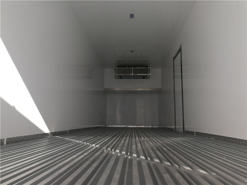 解放9米6冷藏車