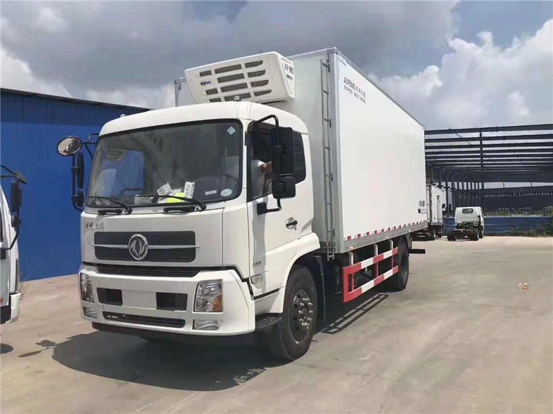 東風(fēng)天錦6米8冷藏車(chē)