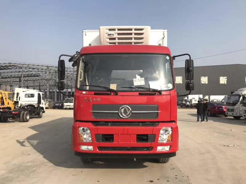 東風(fēng)天錦肉鉤冷藏車(chē)