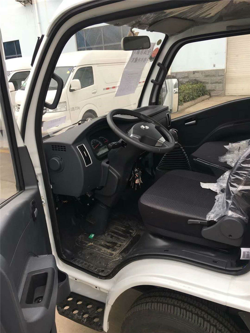 躍進(jìn)排半3米2冷藏車 (6).jpg