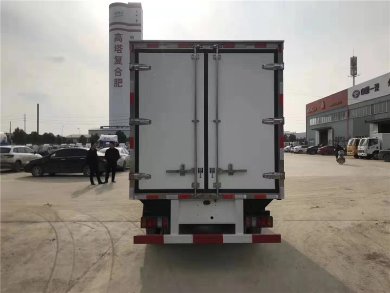 江鈴小龍蝦運(yùn)輸冷藏車 (5).jpg