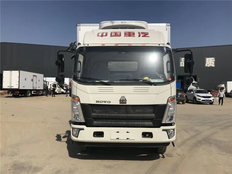 重汽豪沃4米2冷藏車