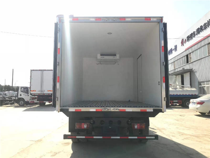重汽4米2冷藏車 (7).jpg