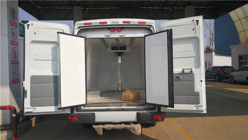 依維柯后雙輪 (13).jpg