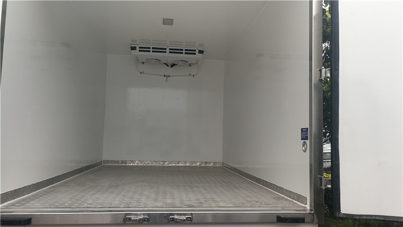 東風(fēng)凱普特排半3米8冷藏車 (8).jpg
