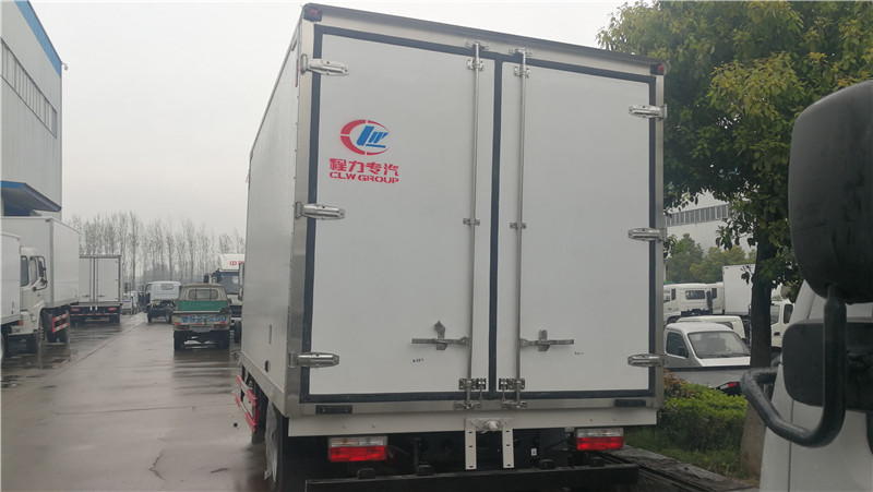 東風(fēng)凱普特排半3米8冷藏車 (5).jpg