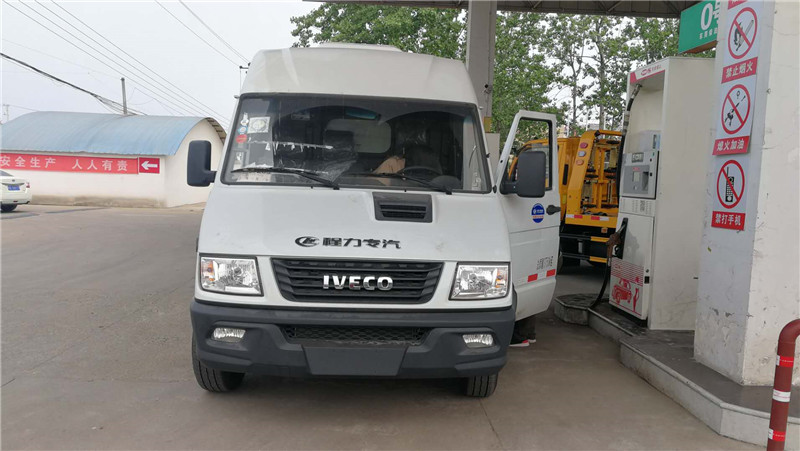 依維柯面包冷藏車(chē)