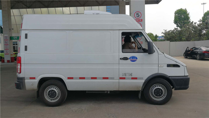 依維柯面包冷藏車(chē) (3).jpg