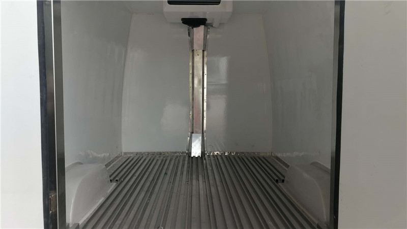 依維柯面包冷藏車(chē) (7).jpg