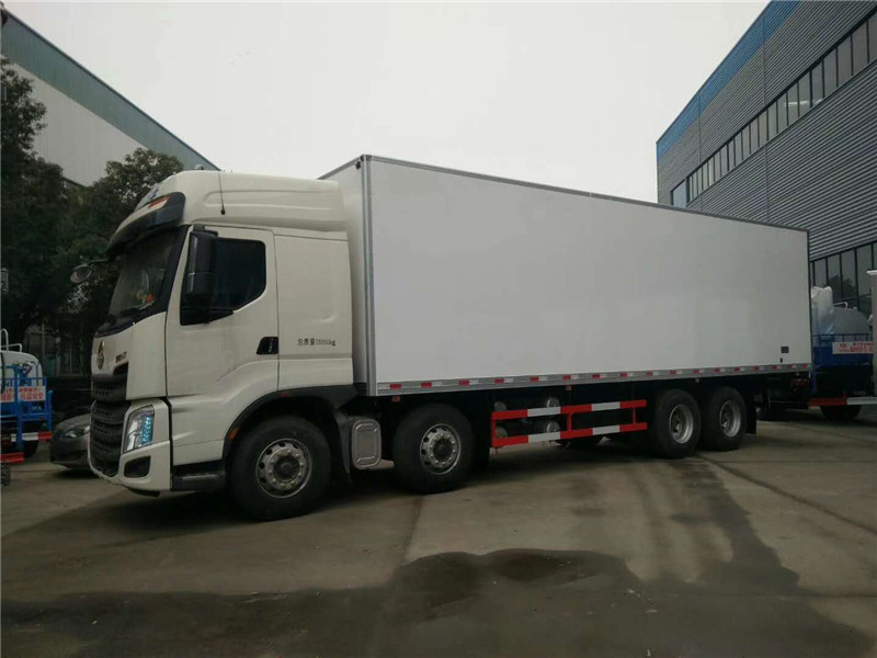 柳汽乘龍9米6冷藏車