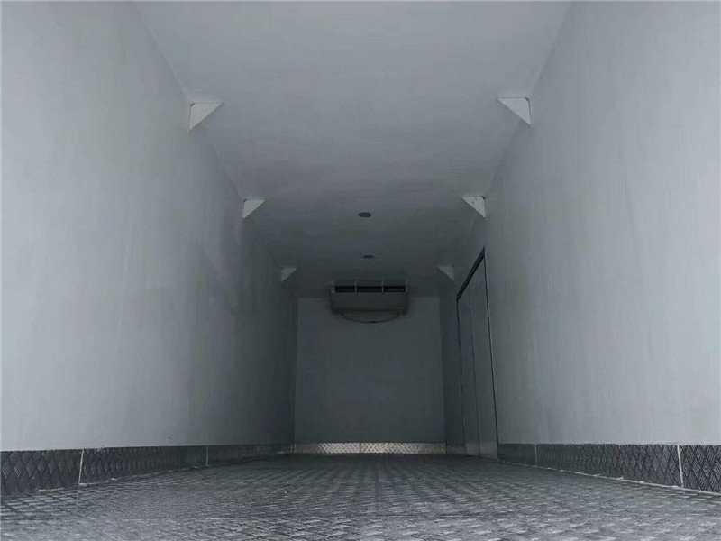 柳汽乘龍9米6冷藏車 (2).jpg