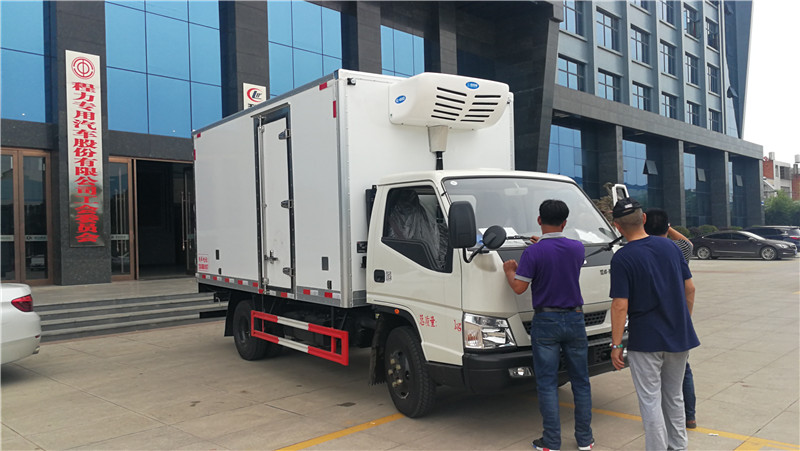 江鈴順達肉鉤冷藏車 (1).jpg