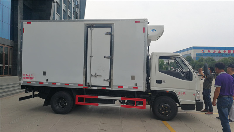 江鈴順達肉鉤冷藏車 (2).jpg