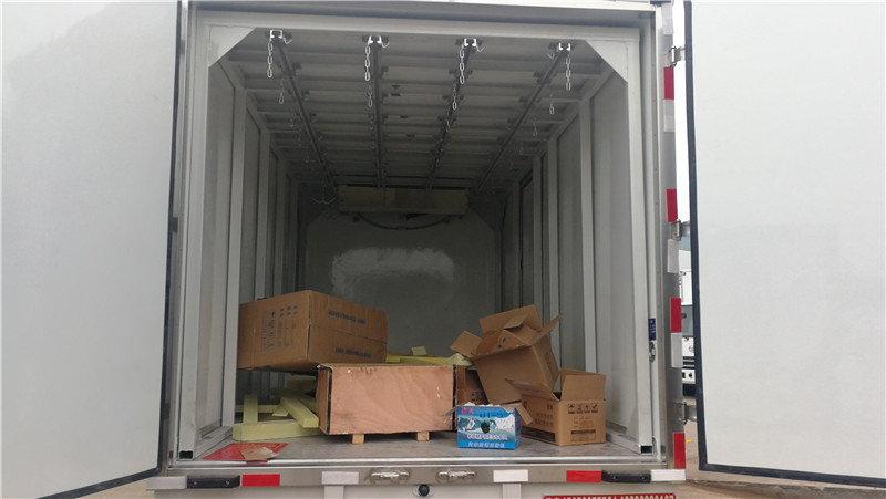 江鈴順達肉鉤冷藏車 (9).jpg