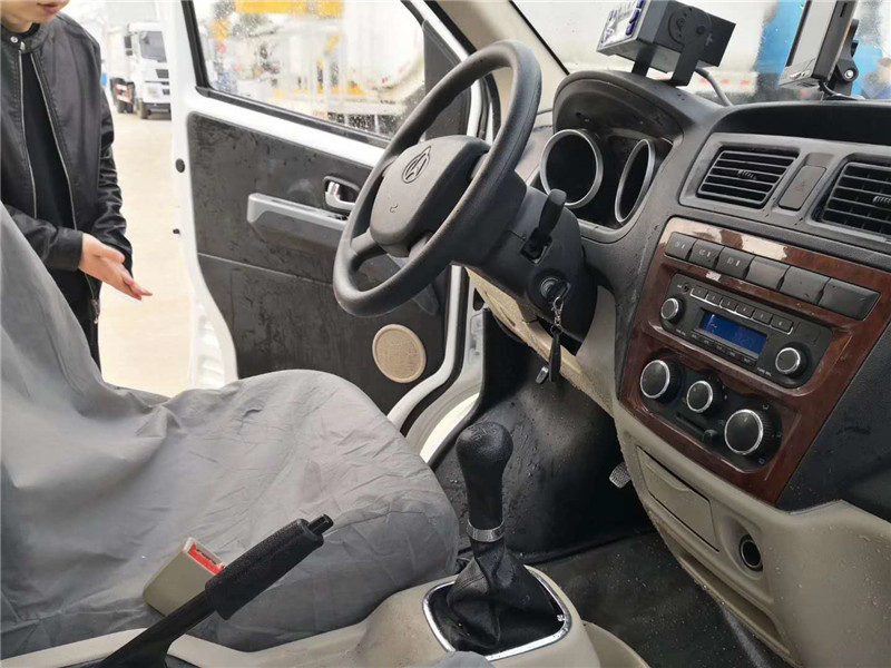 長安睿行國六面包冷藏車 (9).jpg