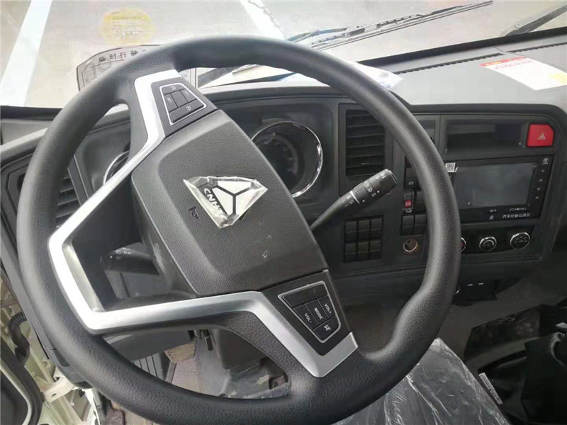 重汽豪沃6米8冷藏車 (7).jpg