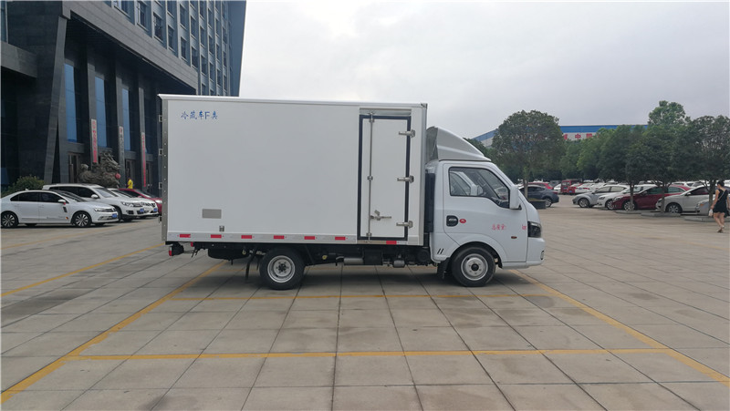 東風(fēng)途逸國六3米5冷藏車 (4).jpg