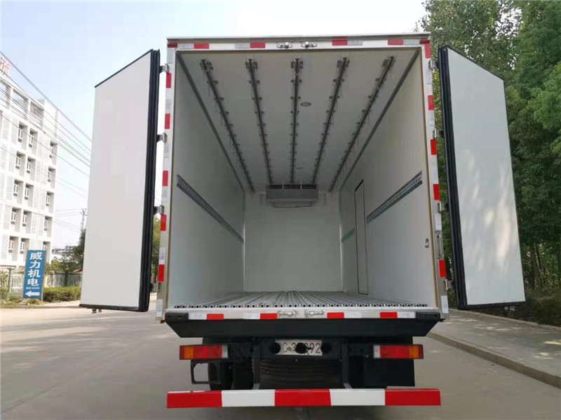 東風(fēng)天錦國(guó)六6米8冷藏車(chē) (6).jpg