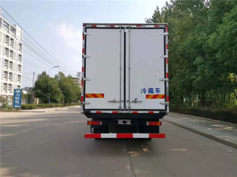 東風(fēng)天錦國(guó)六6米8冷藏車(chē)