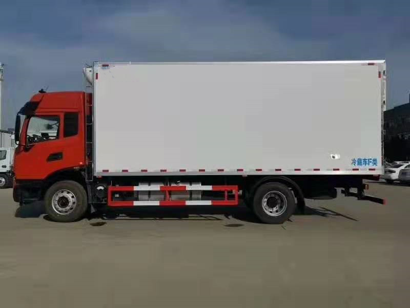 東風天錦6米8冷藏車