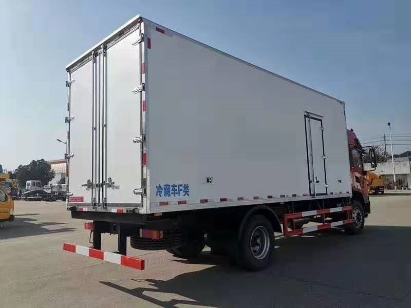 東風天錦高頂雙臥6米8冷藏車