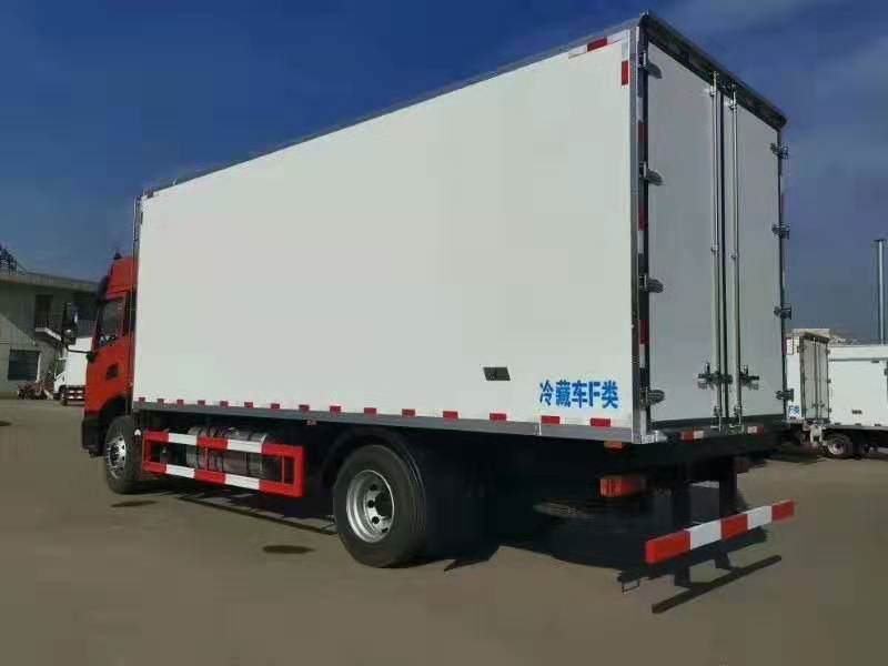 東風天錦6米8高頂雙臥冷藏車