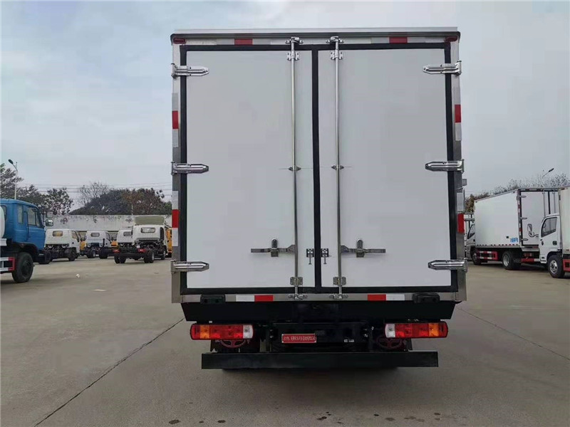 大運(yùn)祥龍排半藍(lán)牌3米7冷藏車 (5).jpg